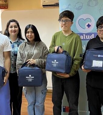 Finalizando el año JUNAEB Araucanía refuerza inclusión educativa con entrega de audífonos