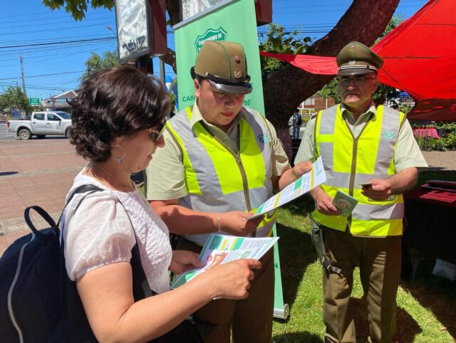 En Pitrufquén refuerzan prevención de incendios forestales con campaña informativa en la plaza de Armas