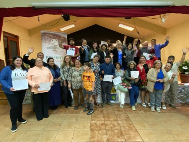 Programa de fomento productivo municipal de Pitrufquén certifica por primera vez a productores participantes en sus cursos