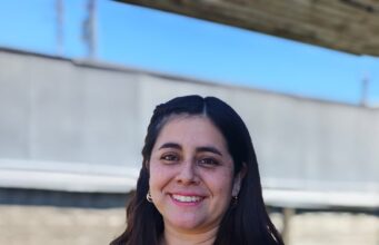 La educadora pitrufquenina que ilumina la educación rural: reconocida entre las 100 mujeres líderes de La Araucanía