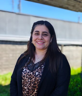 La educadora pitrufquenina que ilumina la educación rural: reconocida entre las 100 mujeres líderes de La Araucanía