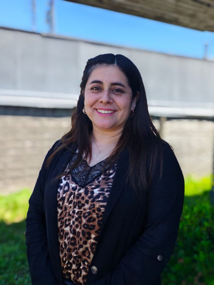 La educadora pitrufquenina que ilumina la educación rural: reconocida entre las 100 mujeres líderes de La Araucanía