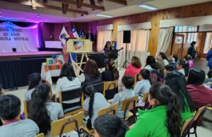 Freire conmemora los 80 años del Premio Nobel de Gabriela Mistral con emotiva ceremonia cultural