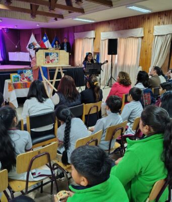 Freire conmemora los 80 años del Premio Nobel de Gabriela Mistral con emotiva ceremonia cultural