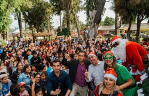 Masiva participación en el encendido del árbol de navidad en Freire