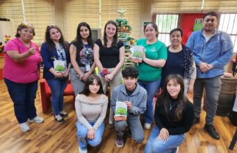 Bibliotecas municipales de Pitrufquén reciben primer libro comunal y colectivo de salud mental y prevención del suicidio