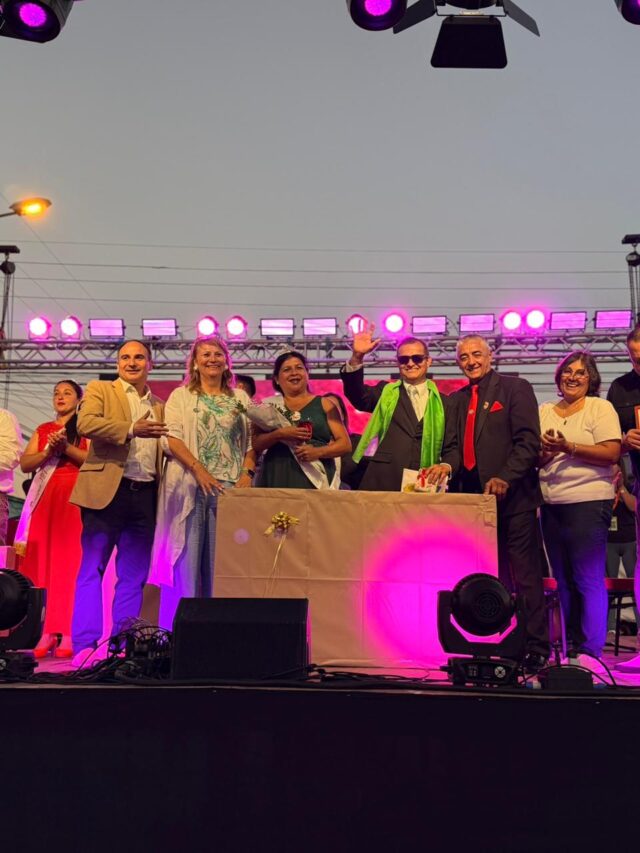 Matrimonio Mardones Rojas de Puraquina alto fue elegido rey y reina del aniversario 127 de Pitrufquén