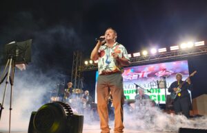 Artistas locales marcaron el show aniversario 127 de Pitrufquén en el centro de la comuna