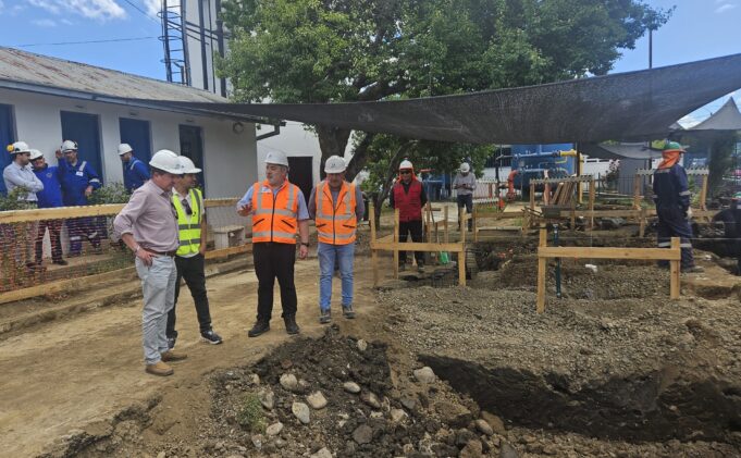 Alcalde de Lumaco visita obras de construcción del nuevo estanque de agua