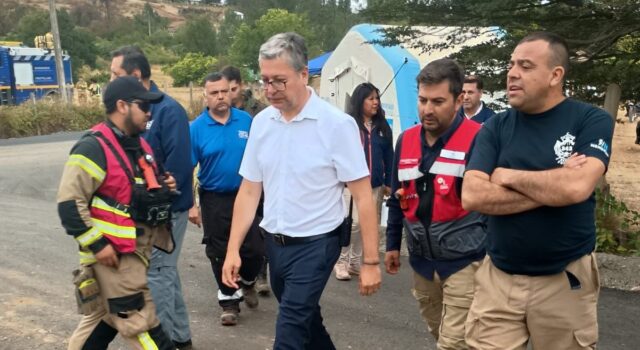 Municipalidad de Pucón coopera con apoyo logístico en el combate de incendios en la región