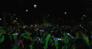 Más de 15 mil personas festejaron la bienvenida al 2026 en playa grande de Pucón