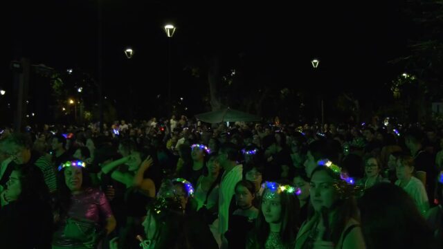 Más de 15 mil personas festejaron la bienvenida al 2026 en playa grande de Pucón
