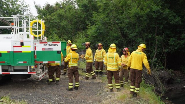 Equipos de emergencia de Pucón se prepararon para altísimas temperaturas del fin de semana