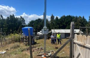 Siete familias de Isla Huapi tendrán conexión eléctrica gracias a plan preventivo impulsado por Frontel