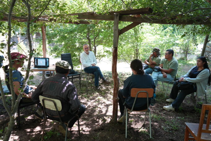 Gobernador René Saffirio se reúne con comunidades pehuenche de Icalma por la defensa de araucarias