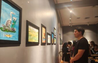 Personas mayores de Toltén inauguran muestra de acuarela «La alegría de vivir» en el centro cultural de Angol