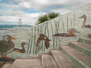 Cuando la pared se vuelve paisaje: Inauguran mural en mosaico sobre la flora y fauna del Mallolafken en Villarrica