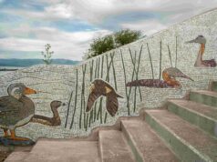 Cuando la pared se vuelve paisaje: Inauguran mural en mosaico sobre la flora y fauna del Mallolafken en Villarrica