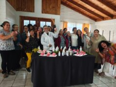 Mujeres rurales de Pitrufquén aprenden a elaborar aceites esenciales y jabones con recursos de sus propios hogares
