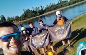 Kayakistas de Pitrufquén desafían el río Toltén y alcanzan el mar en una travesía histórica