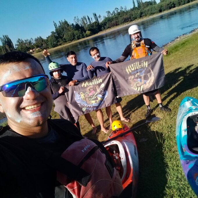 Kayakistas de Pitrufquén desafían el río Toltén y alcanzan el mar en una travesía histórica