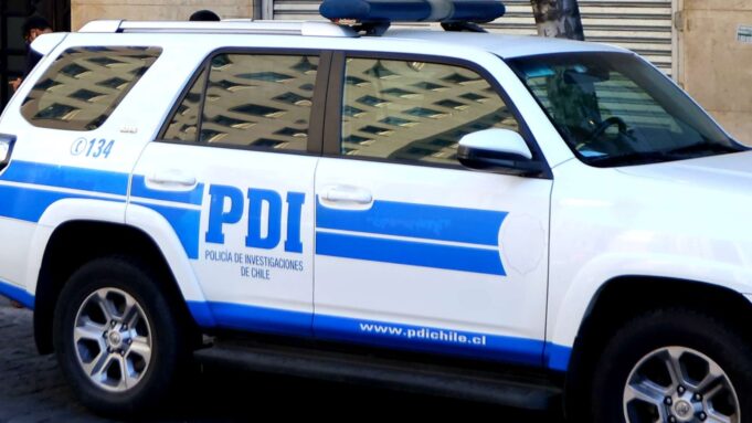 En plaza Teodoro Schmidt: Policia de Investigaciones detiene a dos sujetos que comercializaban droga