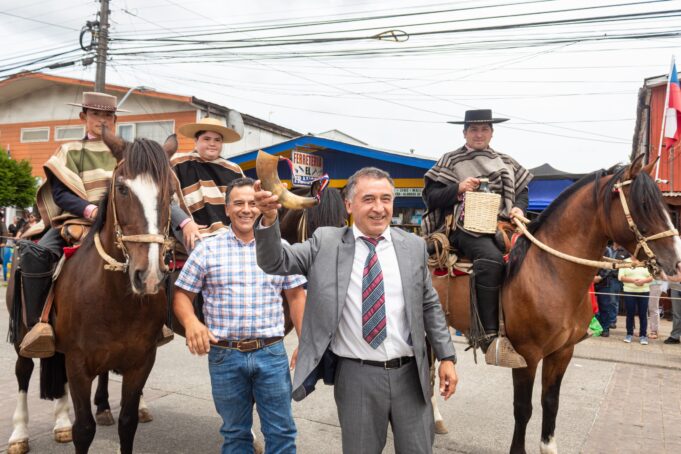 Teodoro Schmidt celebró con orgullo su 45° aniversario con acto cívico y desfile