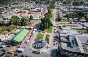Freire inauguró los remodelados bandejones de la Avenida Schleyer