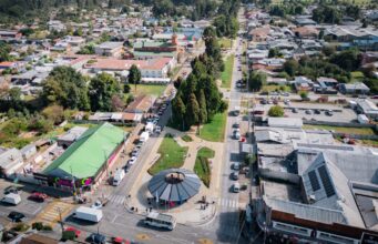 Freire inauguró los remodelados bandejones de la Avenida Schleyer