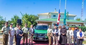 Ceremonia de entrega de vehículo policial para el retén de Barros Arana