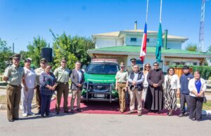 Ceremonia de entrega de vehículo policial para el retén de Barros Arana