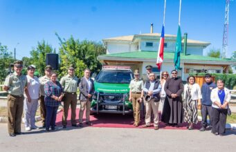 Ceremonia de entrega de vehículo policial para el retén de Barros Arana