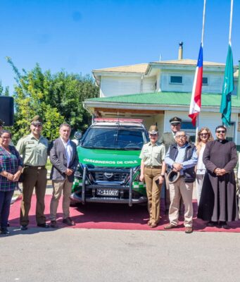 Ceremonia de entrega de vehículo policial para el retén de Barros Arana