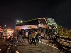 Dos muertos y más de cuarenta heridos dejó accidente entre bus y camión en Pitrufquén
