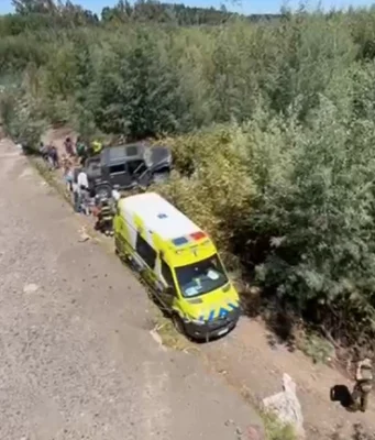 Vehículo cae al río Cautín en Temuco y deja dos personas lesionadas