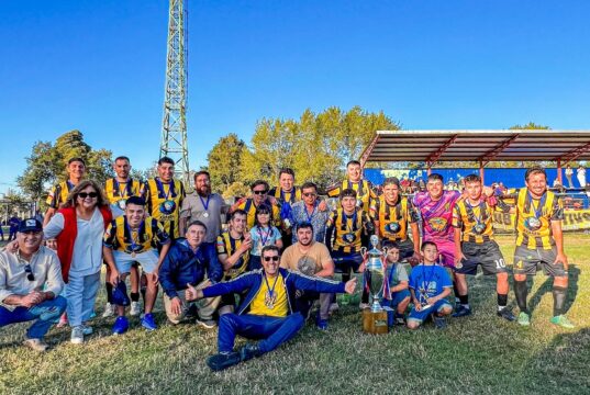 Teodoro Schmidt celebró sus 45 años con el gran campeonato «Copa aniversario 2026»