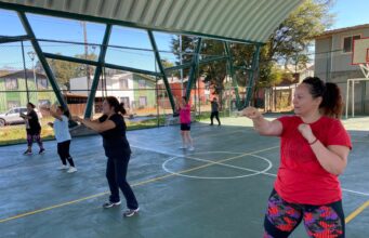Cecosf ultra estación impulsa plan piloto de zumba para fomentar vida saludable en Pitrufquén