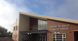 Familia exige $140 millones por supuesto mal diagnóstico en Cesfam de Freire en 2018: menor perdió testículo