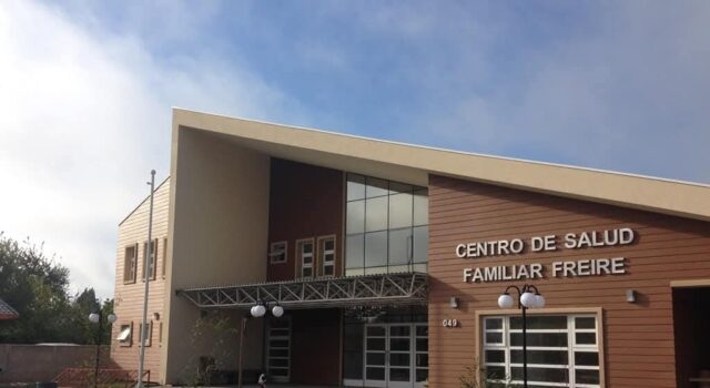 Familia exige $140 millones por supuesto mal diagnóstico en Cesfam de Freire en 2018: menor perdió testículo