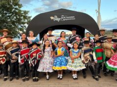 Club de cueca Los Chamantos realiza su última intervención urbana del verano 2026
