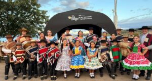 Club de cueca Los Chamantos realiza su última intervención urbana del verano 2026