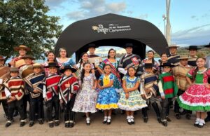 Club de cueca Los Chamantos realiza su última intervención urbana del verano 2026