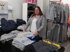 Alianza público privada entre municipio local y Lov Pitrufquén abre la primera feria escolar en centro comercial