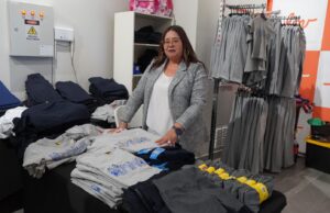 Alianza público privada entre municipio local y Lov Pitrufquén abre la primera feria escolar en centro comercial