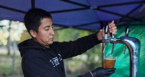 “Mi Kombucha”: emprendedor de Freire impulsa bebida probiótica y sin alcohol desde el lago Budi