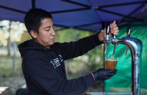 “Mi Kombucha”: emprendedor de Freire impulsa bebida probiótica y sin alcohol desde el lago Budi