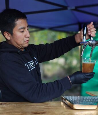 “Mi Kombucha”: emprendedor de Freire impulsa bebida probiótica y sin alcohol desde el lago Budi