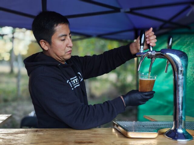 “Mi Kombucha”: emprendedor de Freire impulsa bebida probiótica y sin alcohol desde el lago Budi