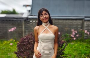 Desde Allipén, en Freire, a los escenarios: el sueño musical de Catrina, la joven de 17 años que conquista con baladas en inglés