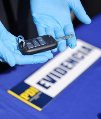 Pagos falsos y cheques protestados: detienen a hombre acusado de defraudar a vendedores de autos en La Araucanía